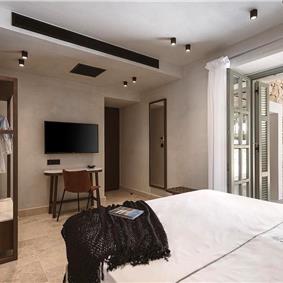 5 bedroom villa with indoor and outdoor pool in Chania town, sleeps 10
